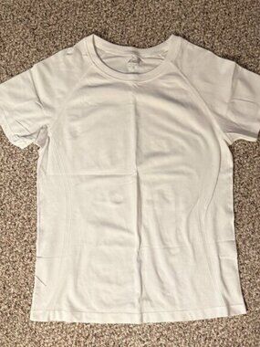 Avia Women's Short Sleeve Workout Tee -- Large